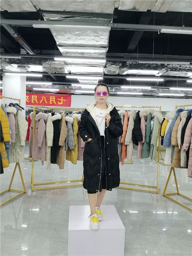 成都女裝批發(fā)一手貨源｜尾貨清倉(cāng)多品牌羽絨服外套走份全攻略