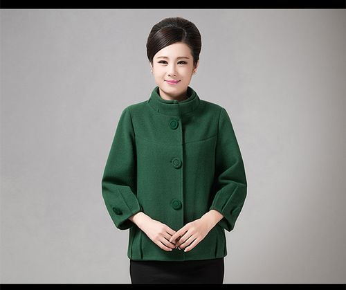 中年媽媽秋冬衣櫥必備 短款毛呢外套，穿出優(yōu)雅與溫暖